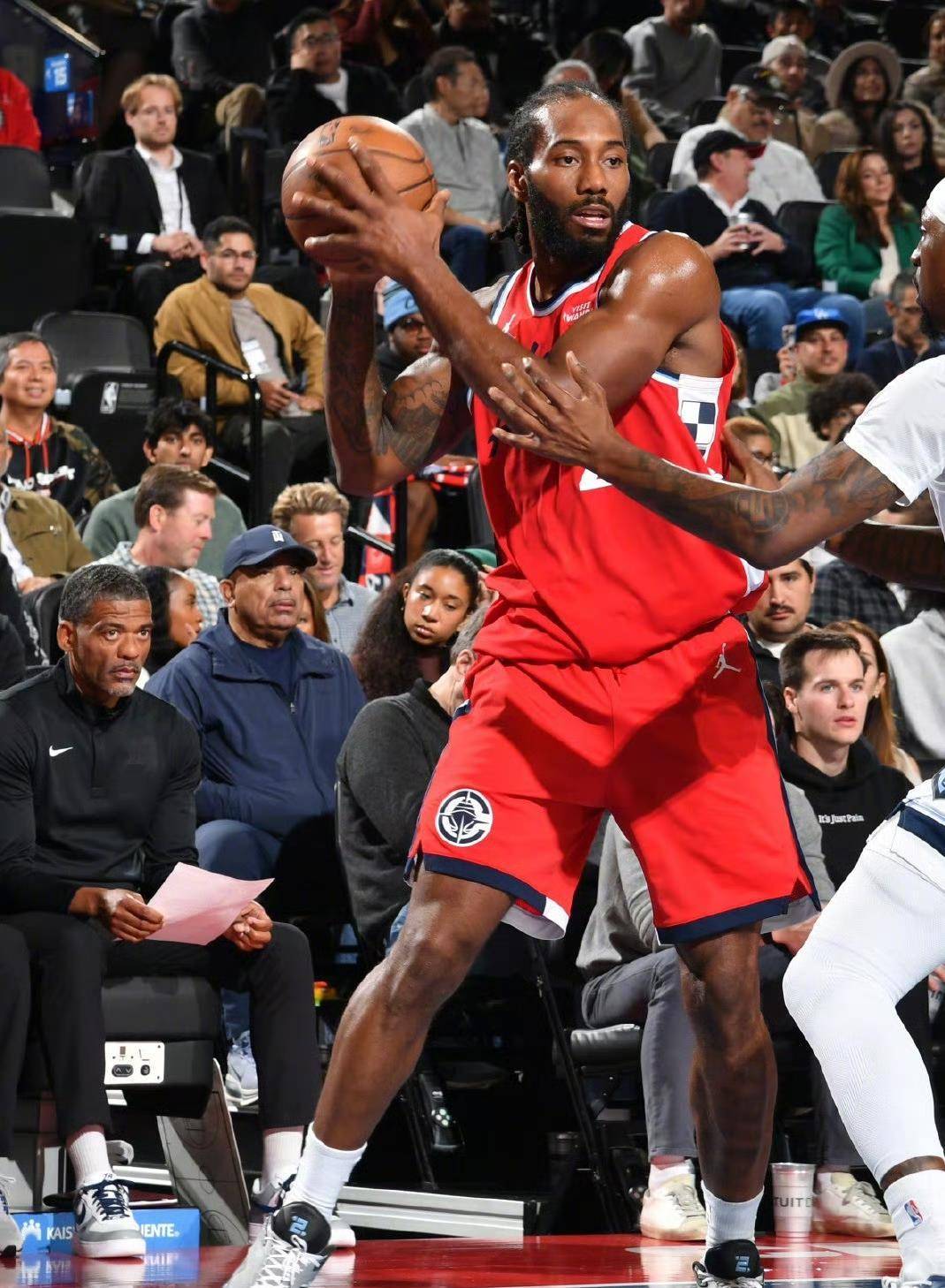 包含Rookie在切尔西比赛中出色防守深圳男篮豪取连胜备战NBA季后赛，网友：风云突变波士顿凯尔特人国际比赛日防线松动的词条